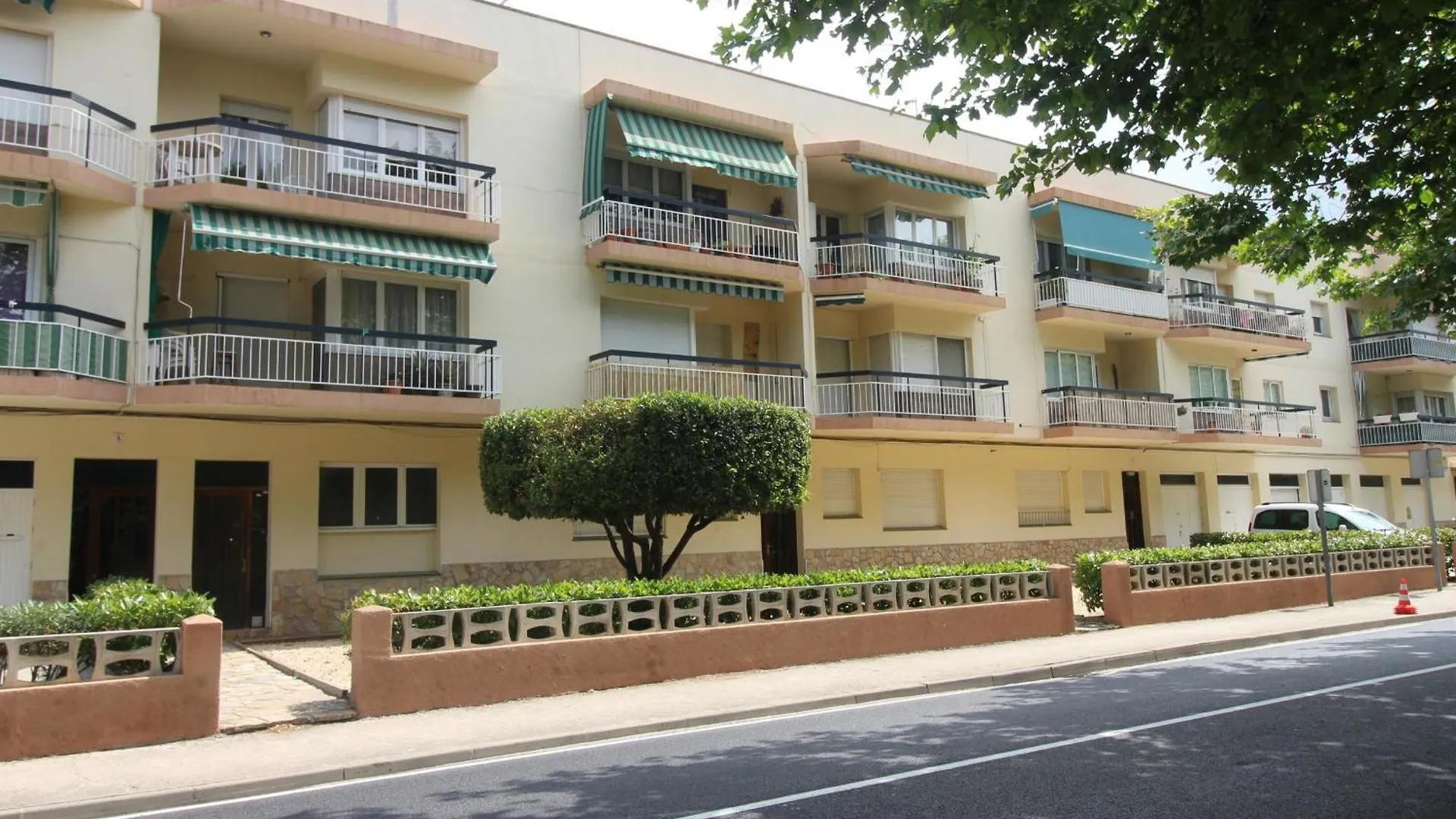 Europa 15 - Apartamento Centrico En Llanca Con Dos Dormitorios. - Es-228-72 0*,  Spain
